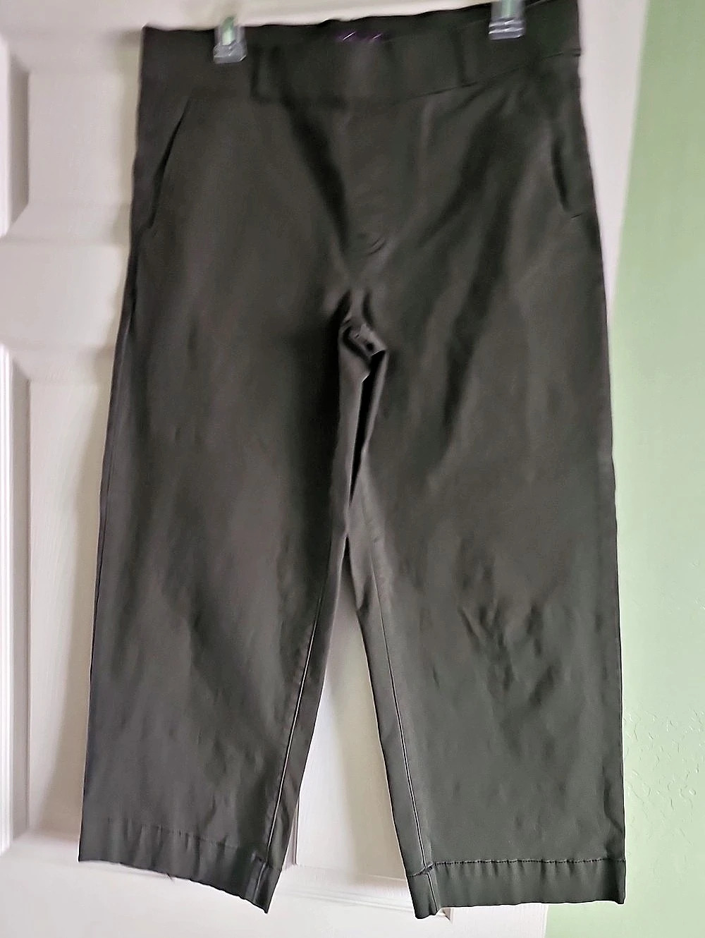 Gloria Vanderbilt Women's Green Capris Size 8 Like New